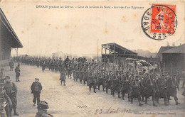 59-DENAIN -PENDANT LES GREVES- COUR DE LA GARE DU NORD ARRIVEE D'UN REGIMENT - Denain