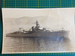 Photographie  NAVIRE DE GUERRE / BATEAU / CROISEUR EMILE BERTIN A TOULON 1939  ( Usé ) - Barcos