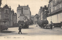 CPA 63 ROYAT PLACE ALLARD  Voir Détails Meule De Foin Tractée Par Deux Bœufs, Vieille Voiture Pub Hotel Richelieu - Royat