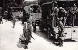 MILITARIA - Armée Belge - Infanterie Transportée Par Camions - Carte Postale Ancienne - Materiaal