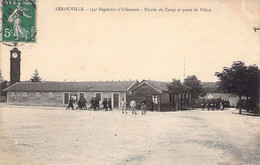 Militaria - LEROUVILLE - 154è Régiment D'Infanterie - Entrée Du Camp Et Poste De Police - Carte Postale Ancienne - Regimenten