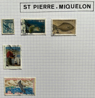 COLLECTION DE 5 TIMBRES OBLITERES DE SAINT PIERRE ET MIQUELON SUR CHARNIERE SUR FEUILLE CARTONNEE - Lots & Serien