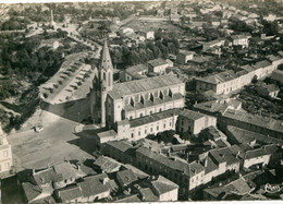 81 - Carmaux : Vue Aérienne Sur L' Eglise Et Le Parc - Carmaux