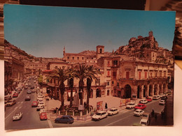 Cartolina Modica Prov Ragusa  Piazza Monumento ,palme - Ragusa