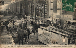 42 LE CHAMBON-FEUGEROLLES UN GROUPE DE GENDARMES A L'USINE CLAUDINON PENDANT LA GREVE - Le Chambon Feugerolles