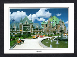 Canada - Ville De QUEBEC - La Gare Du Palais Et Sa Fontaine (Photo Michel Degray N° PQ-48) Bancs Publiques, Bassin - Québec - La Cité