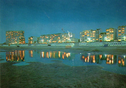 OOSTDUINKERKE - Strand En Zeedijk, Bij Nacht - Oostduinkerke