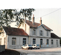 Delcampe - Arbois Gare Voitures Peugeot 205 Fiat ? - Arbois