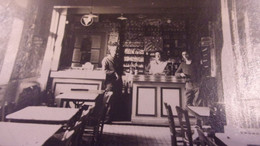 80 CARTE PHOTO 1938 BAYONVILLERS INTERIEUR DE CAFE BAR ZINC CAGE OISEAUX BILLARD - Autres & Non Classés