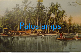 202691 TAHITI POLINESIA COSTUMES NATIVE IN BOAT AND VILLAGE POSTAL POSTCARD - Tahiti