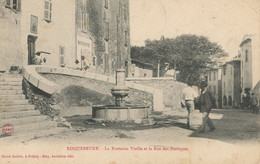 ROQUEBRUNE LA FONTAINE VIEILLE ET LA RUE DES PORTIQUES MODISTE 1905 - Roquebrune-sur-Argens