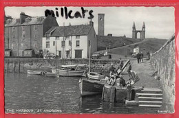 SCOTLAND FIFE ST ANDREWS  THE HARBOUR   + FISHING BOATS  RP Pu 1964 - Fife