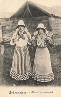 Folklore - Ardennaises Allant Au Marché - Costume Traditionnel - Femme - Carte Postale Ancienne - People