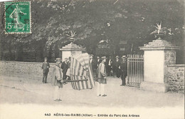 Néris Les Bains * Entrée Du Parc Des Arènes * Chaise à Porteurs - Neris Les Bains