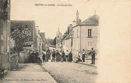 Mesves Sur Loire * La Grande Rue Du Village * Villageois - Autres & Non Classés