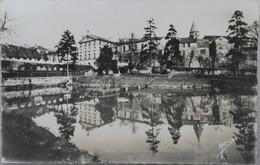 Carte Postale : 78 : CARRIERES SUR SEINE : La Mairie Et L'Eglise, Timbre En 1956 - Carrières-sur-Seine