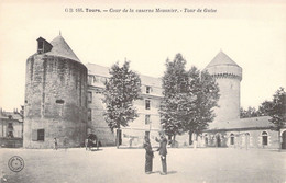 MILITARIA - TOURS - Cour De La Caserne Meusnier - Tour De Guise - Carte Postale Ancienne - Regimenten