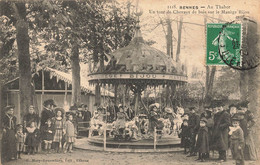 Rennes * Au Parc De Thabor * Un Tour De Chevaux De Bois Sur Le Manège Bijou * Carrousel - Rennes