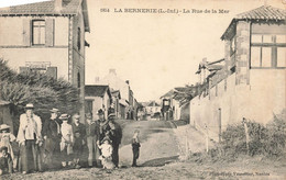 La Bernerie * La Rue De La Mer * Villageois - La Bernerie-en-Retz