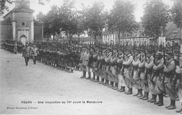 Fours * Place Et Une Inspection Au 79ème Régiment Avant La Manoeuvre * Militaires Militaria - Sonstige & Ohne Zuordnung