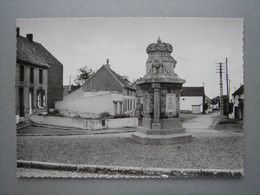 Quévy Le Grand - Monument Aux Morts, Rue De La Fontaine - Quevy