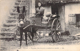 MARCHES - VICHY - Paysanne Bourbonnaise Se Rendant Au Marché - âne - Carte Postale Ancienne - Marktplaatsen