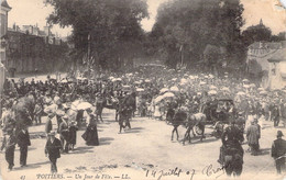 MARCHES - POITIERS - Un Jour De Fête - LL - Carte Postale Ancienne - Märkte