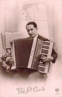 VIVE STE CECILE - Un Accordéoniste - Accordéon Hohner  - Carte Postale Ancienne - Musica E Musicisti