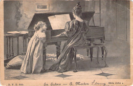 Musique - Illustration Signée A Morton - En Extase - Carte Postale Ancienne - Música Y Músicos
