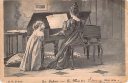 Musique - Illustration Signée A Morton - En Extase - Carte Postale Ancienne - Musica E Musicisti