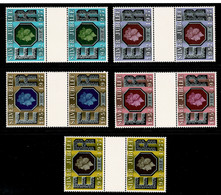 Ref 1598 - GB 1977 Silver Jubilee Stamps In Gutter Pairs - Nuovi