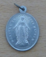 Belle Médaille Religieuse De La Congrégation Des Enfants De Marie  3,7 Cm - Religion & Esotérisme
