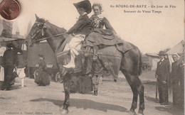 44 - Carte Postale Ancienne Au Bourg De Batz   Un Jour De Fète      Souvenir Du Vieux Temps - Batz-sur-Mer (Bourg De B.)