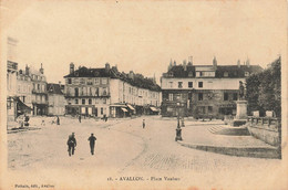 Avallon * La Place Vauban * Commerces Magasins - Avallon