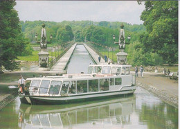 45 - BRIARE - LE PONT CANAL PAR EIFFEL - BATEAU MOUCHE - Briare