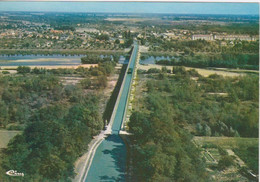 45 - BRIARE - LE PONT CANAL PAR EIFFEL - VUE AERIENNE - LA LOIRE AU SECOND PLAN - Briare