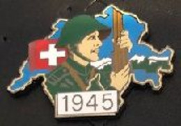 MILITAIRE SUISSE - 1945 - CARTE DE LA SUISSE - SWISS ARMY - SCHWEIZER SOLDAT - CASQUE - FUSIL - SOLDIER - SOLDATO - (19) - Militaria