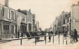 Marans * La Rue D'aligre Et Route De La Rochelle * Café D'Aligré * Attelage - Autres & Non Classés
