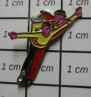 1615b Pin's Pins / Beau Et Rare / SPORTS / PATINAGE ARTISTIQUE COUPLE - Kunstschaatsen