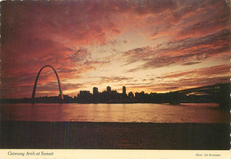 USA St Louis MO Gateway Arch Sunset View - St Louis – Missouri