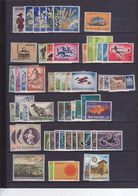 San Marion  Accumulation De 250 Timbres Neufs - Voir Description - Collections, Lots & Séries