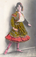 FOLKLORE - Costumes - Femme En Robe Folklorique - Carte Postale Ancienne - Kostums