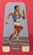 Plaquette Nesquik Jeux Olympiques. Podium Olympique. Claude Piquemal. 100 M. France.  Tokyo 1964 - Targhe In Lamiera (a Partire Dal 1961)