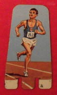 Plaquette Nesquik Jeux Olympiques. Podium Olympique. Michel Jazy. 5000 M. France.  Tokyo 1964 - Targhe In Lamiera (a Partire Dal 1961)