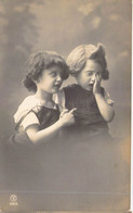 ENFANTS - Deux Enfants Qui Grimaces - Carte Postale Ancienne - Escenas & Paisajes