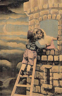 FANTAISIE - ENFANTS - Garçonnet Rejoint Une Fillette Du Haut D'un Donjon - Bisou - Carte Postale Ancienne - Escenas & Paisajes