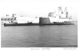 Bateau * Carte Photo * Sous Marin DAUPHIN * Navire De Guerre Militaria - Sottomarini