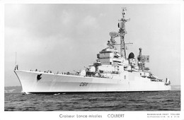 Bateau * Carte Photo * Croiseur Lance Missiles COLBERT * Navire De Guerre Militaria - Warships