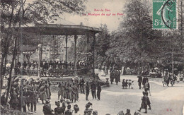 FRANCE - 55 - BAR LE DUC - Militaria - La Musique Du 94e Au Parc - Carte Postale Ancienne - Bar Le Duc