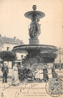 Melun           77        Place St Jacques. Fontaine Monumentale         (voir Scan) - Melun